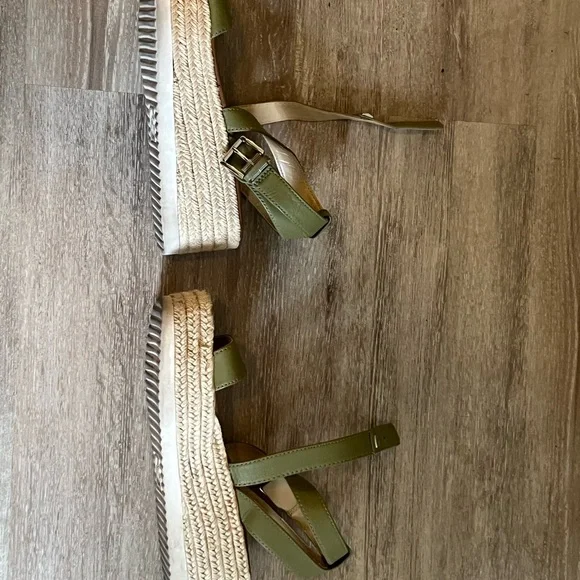 MICHAEL Michael Kors Green and Brown Sandals - Picture 2 of 3